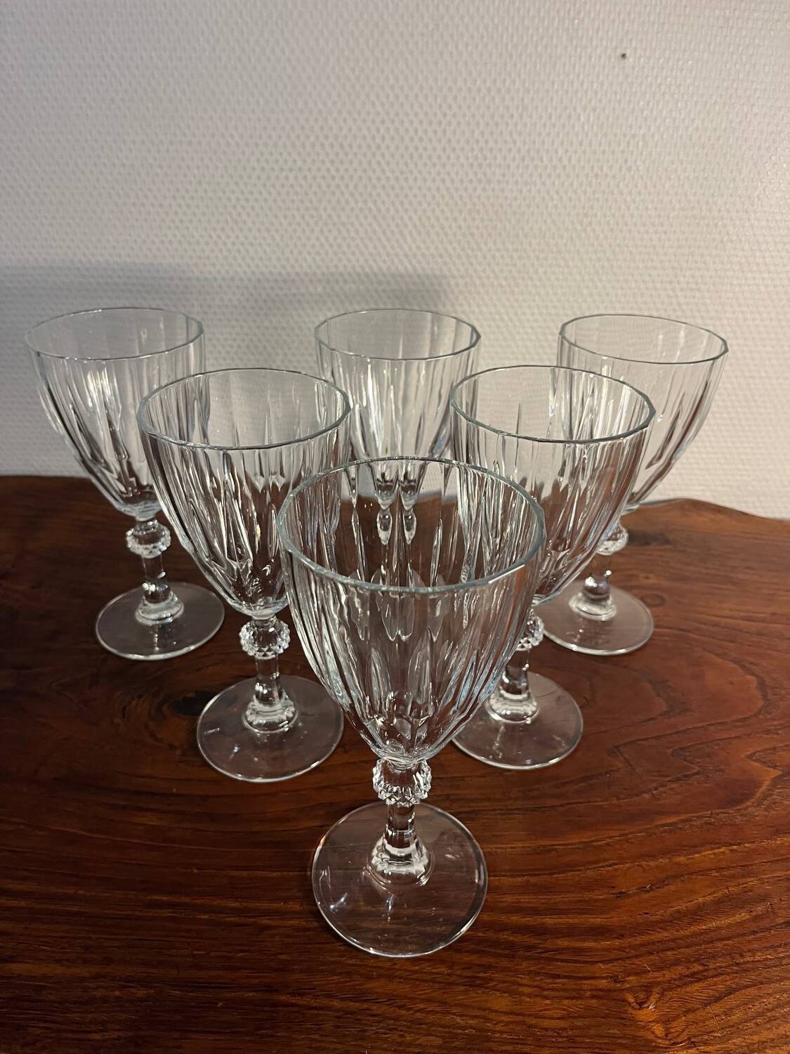 Wine water stemmed glass with chiseled decoration