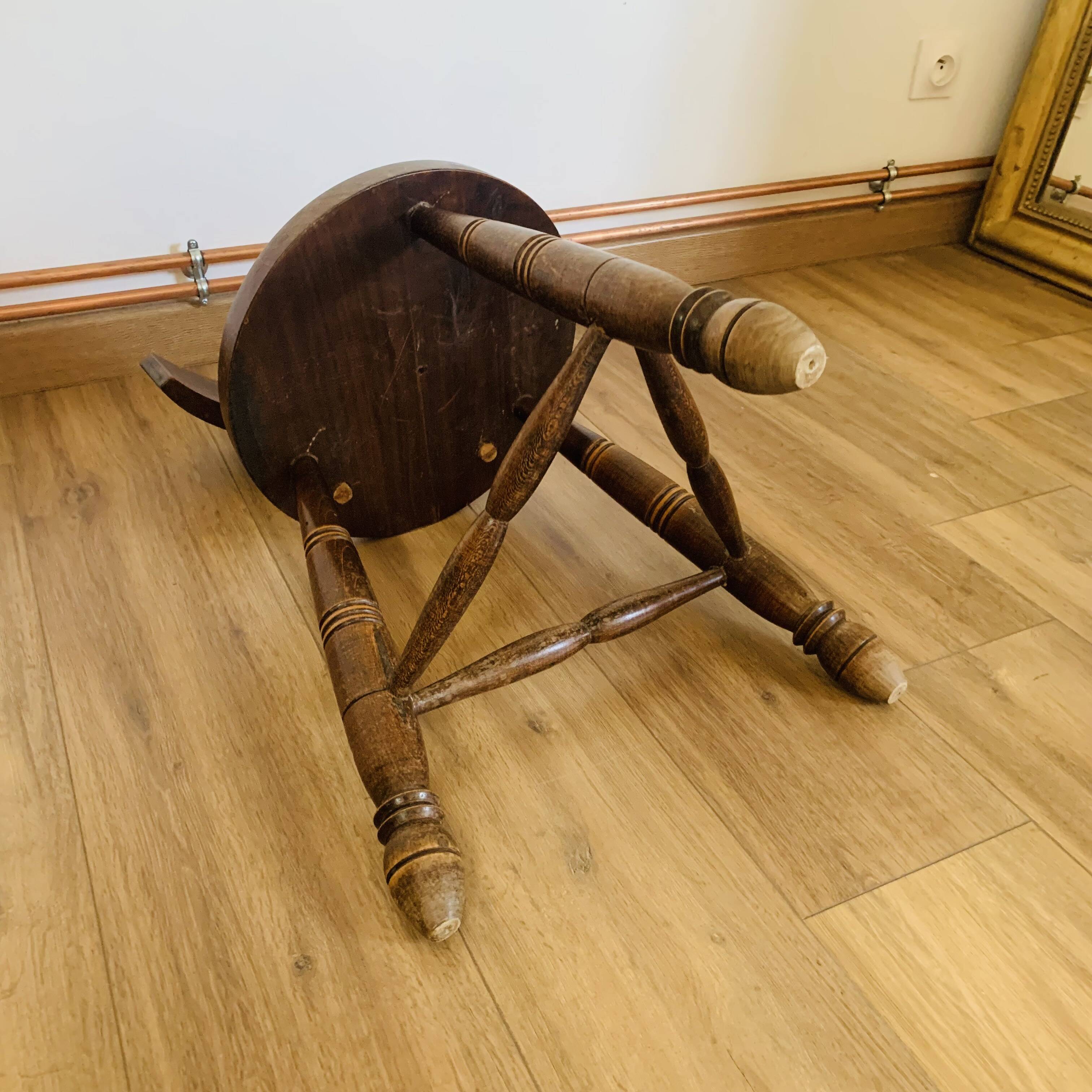 Tripod stool with backrest