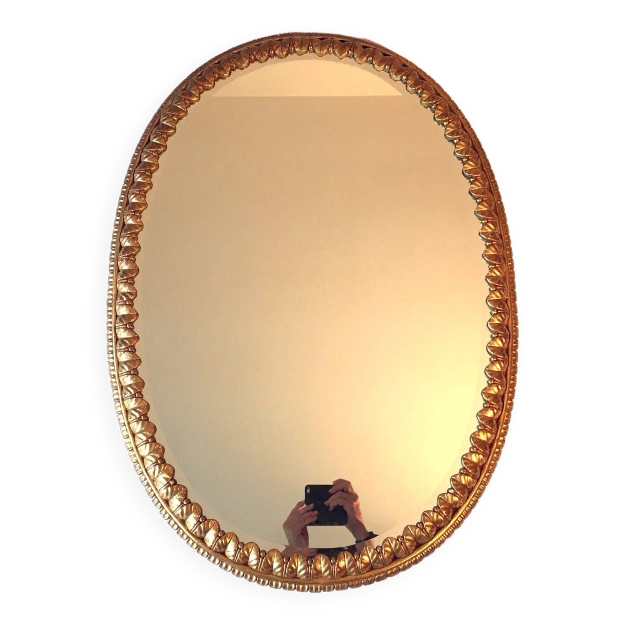 Miroir doré à décor de feuilles d'eau et de palmettes