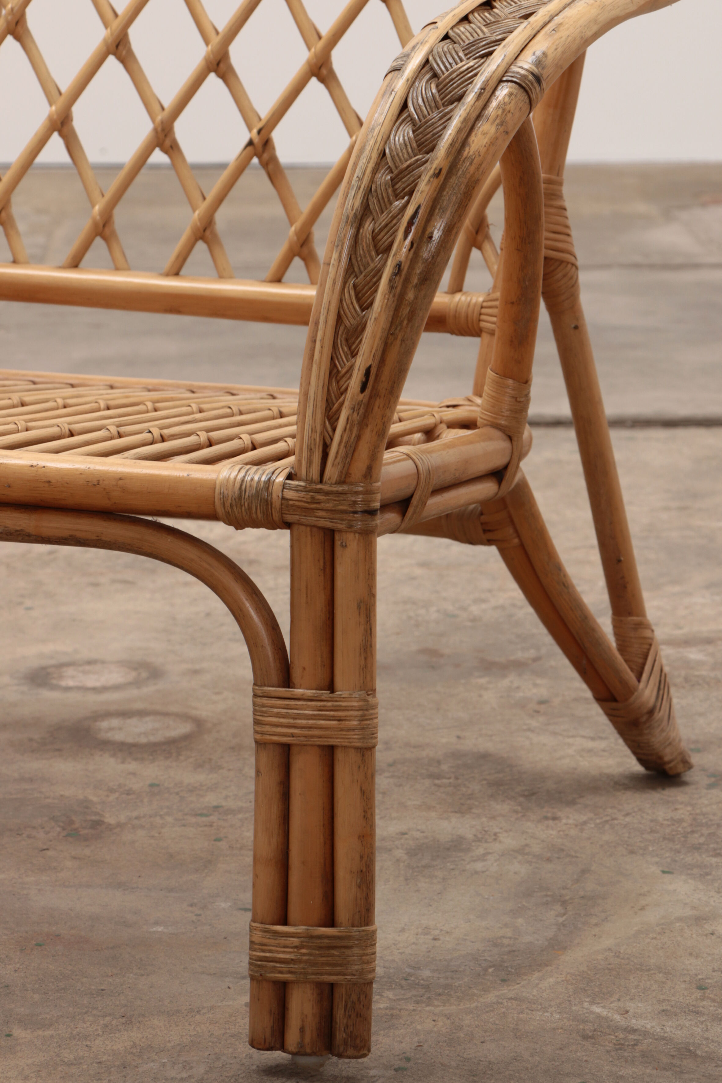 French Bohemian sofa made of bamboo from the 1960s.