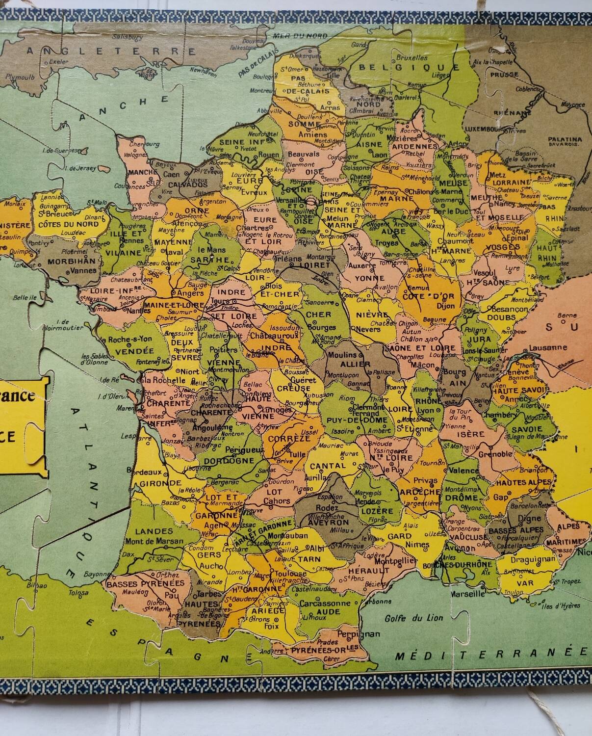 Patience game puzzle France by department Saussine antique