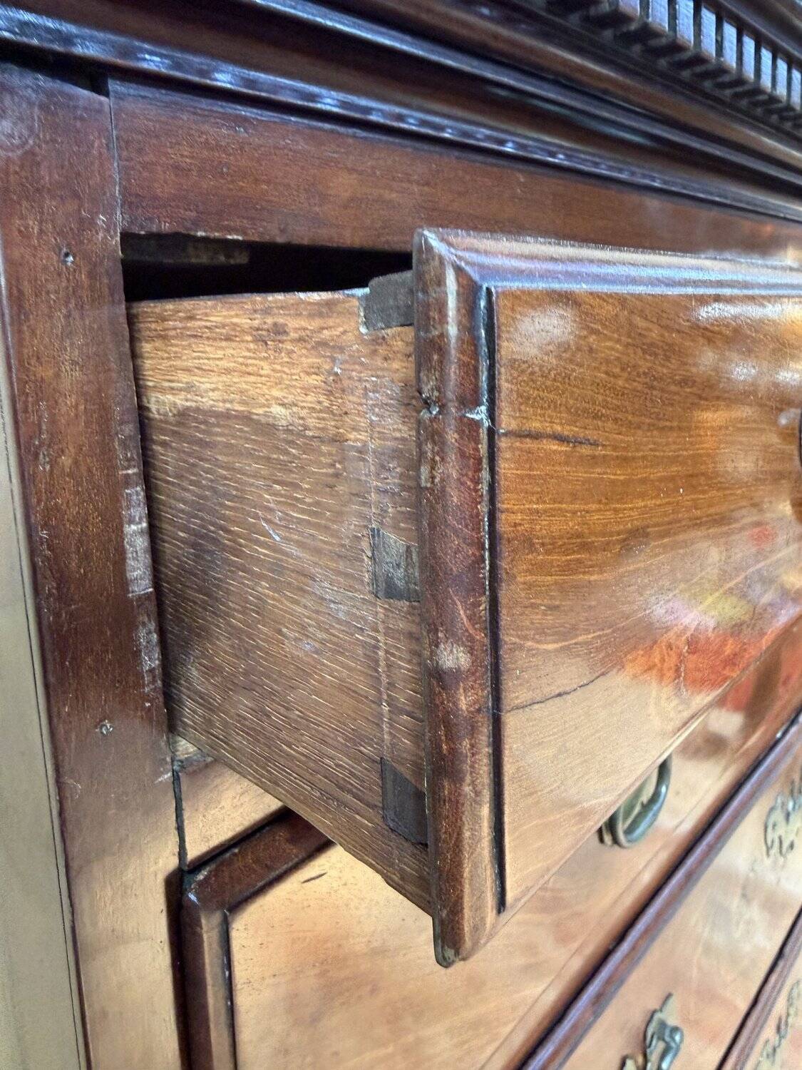 Semainier - Chiffonier - Commode haute anglaise
