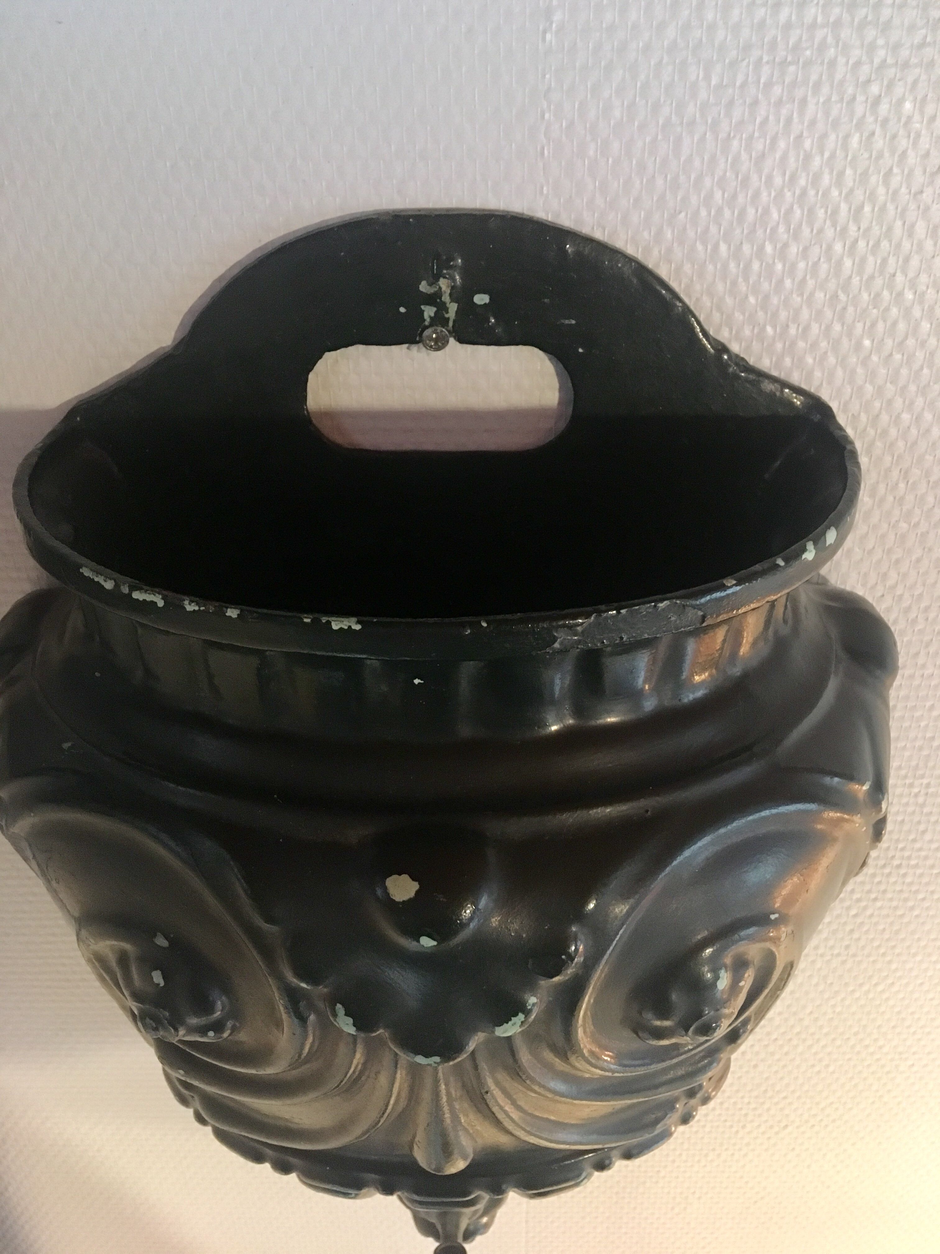 Vintage outdoor wall basin in cast iron green paint