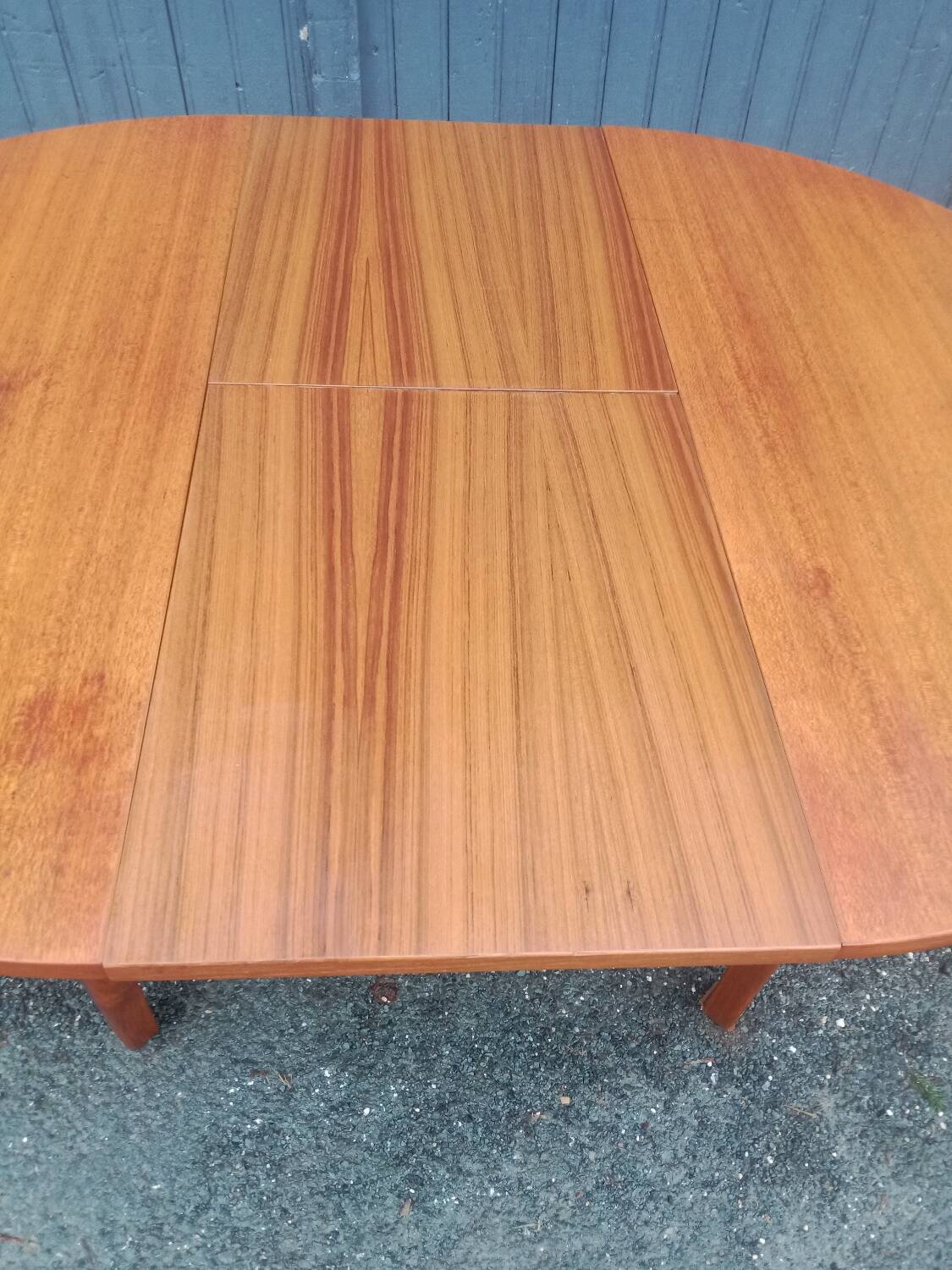 Extendable Scandinavian table