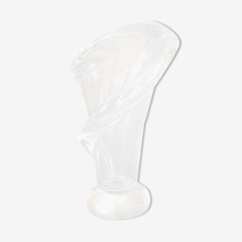 Crystal vase of torsadee shaped valves