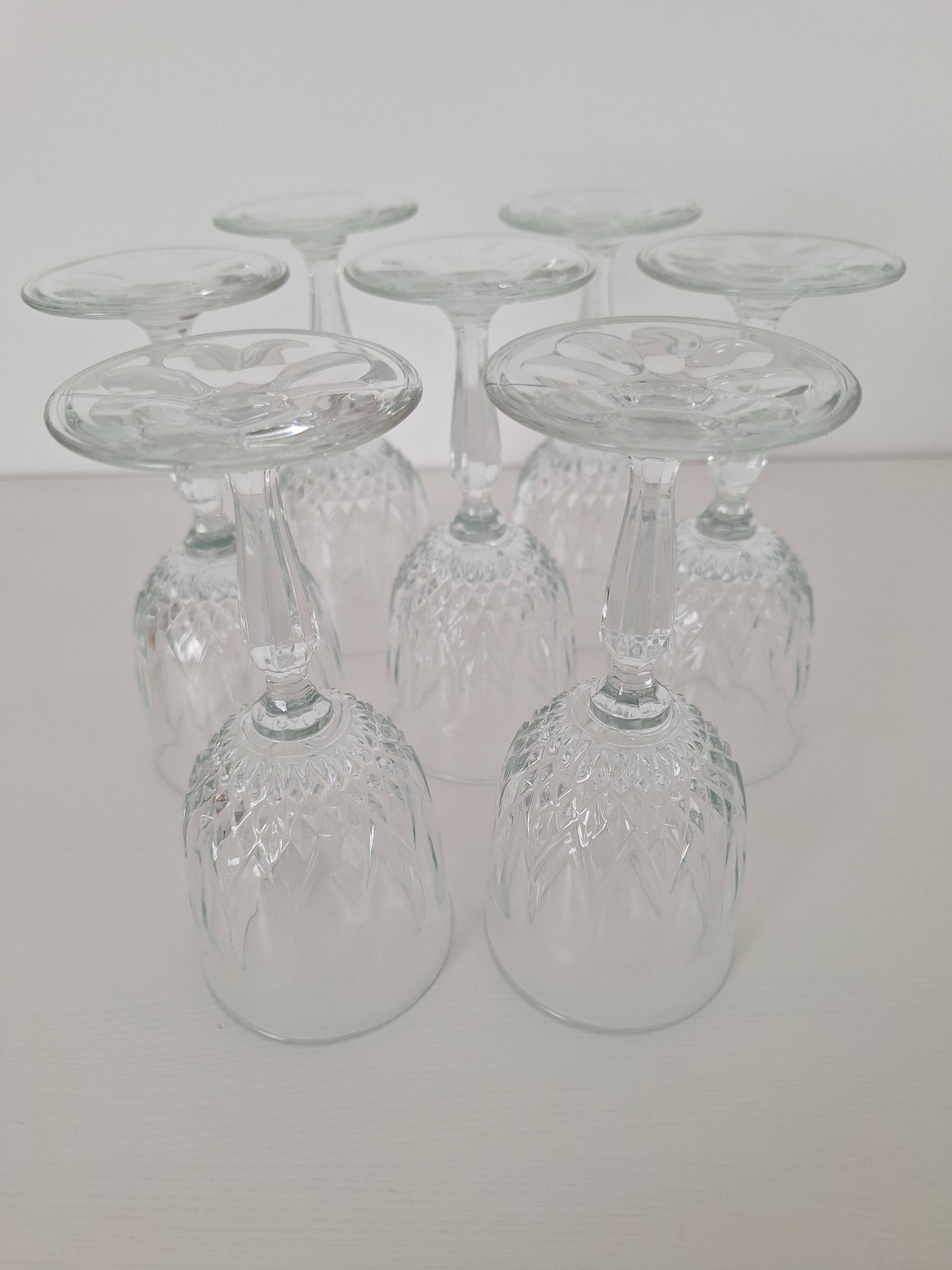 Verres à vin vintage en verre ciselé