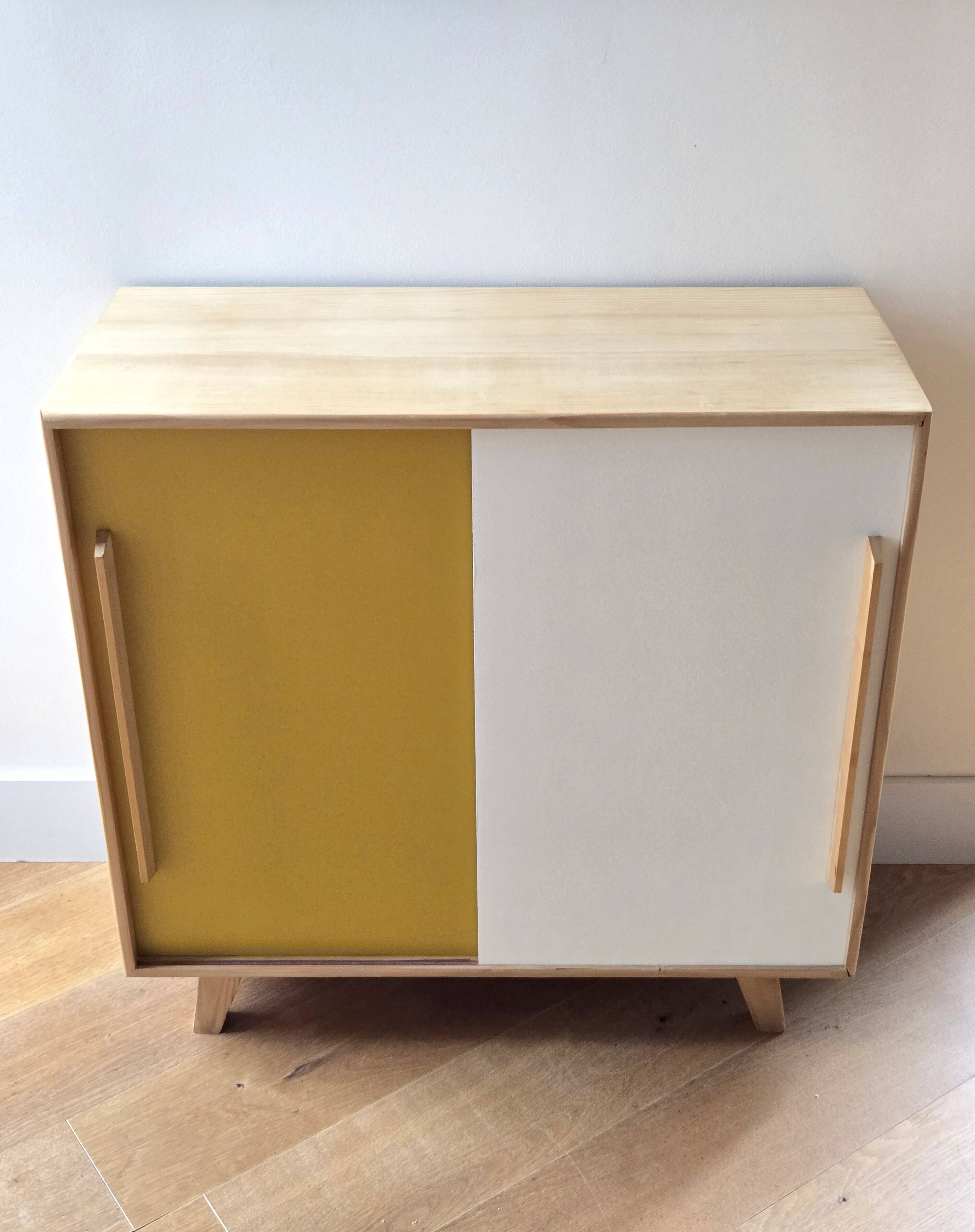 Vintage low sideboard with sliding doors in solid pine - 1960s design