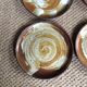 Série de 12 assiettes plates en grès