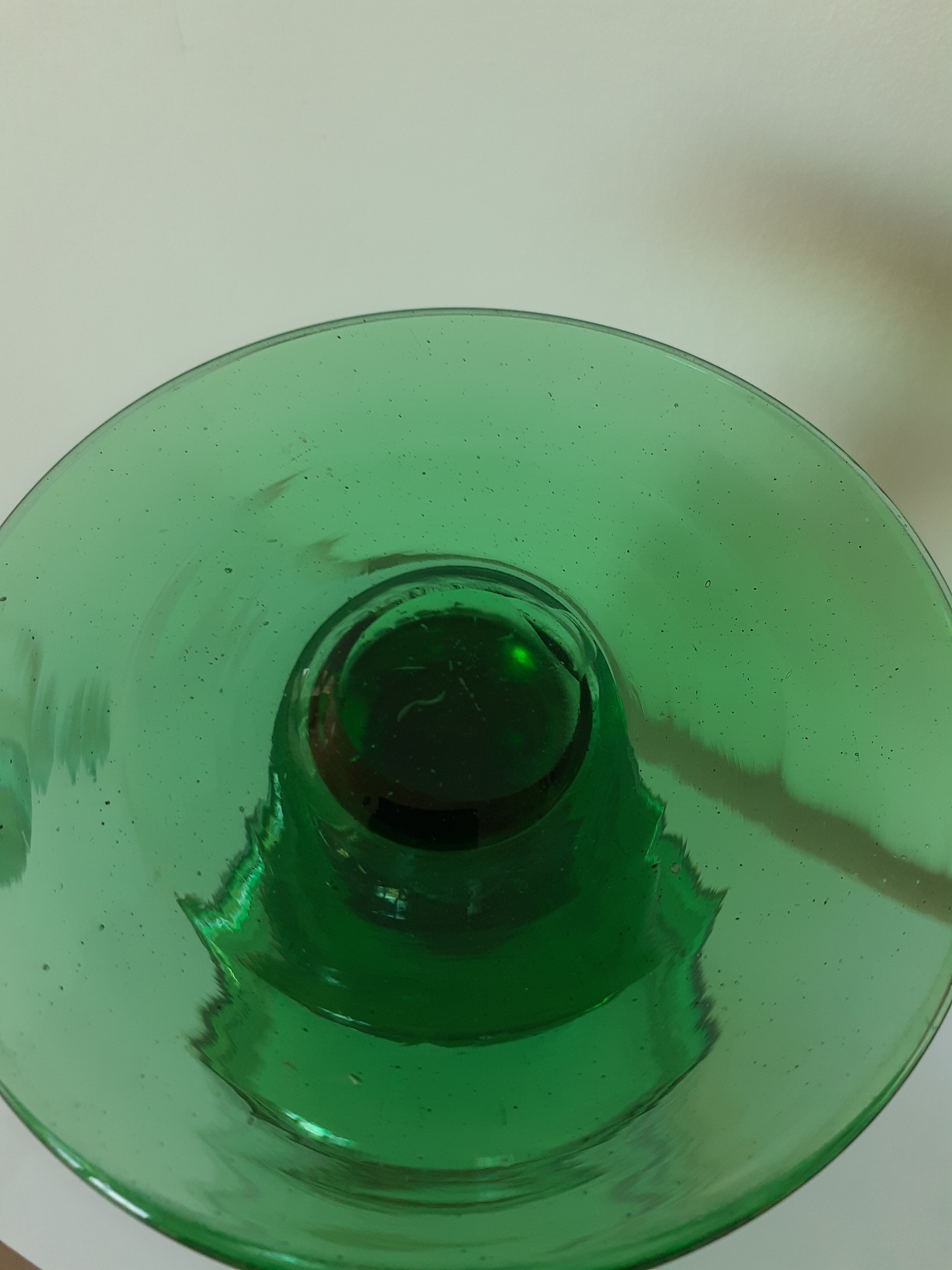 Puffed glass standing vase