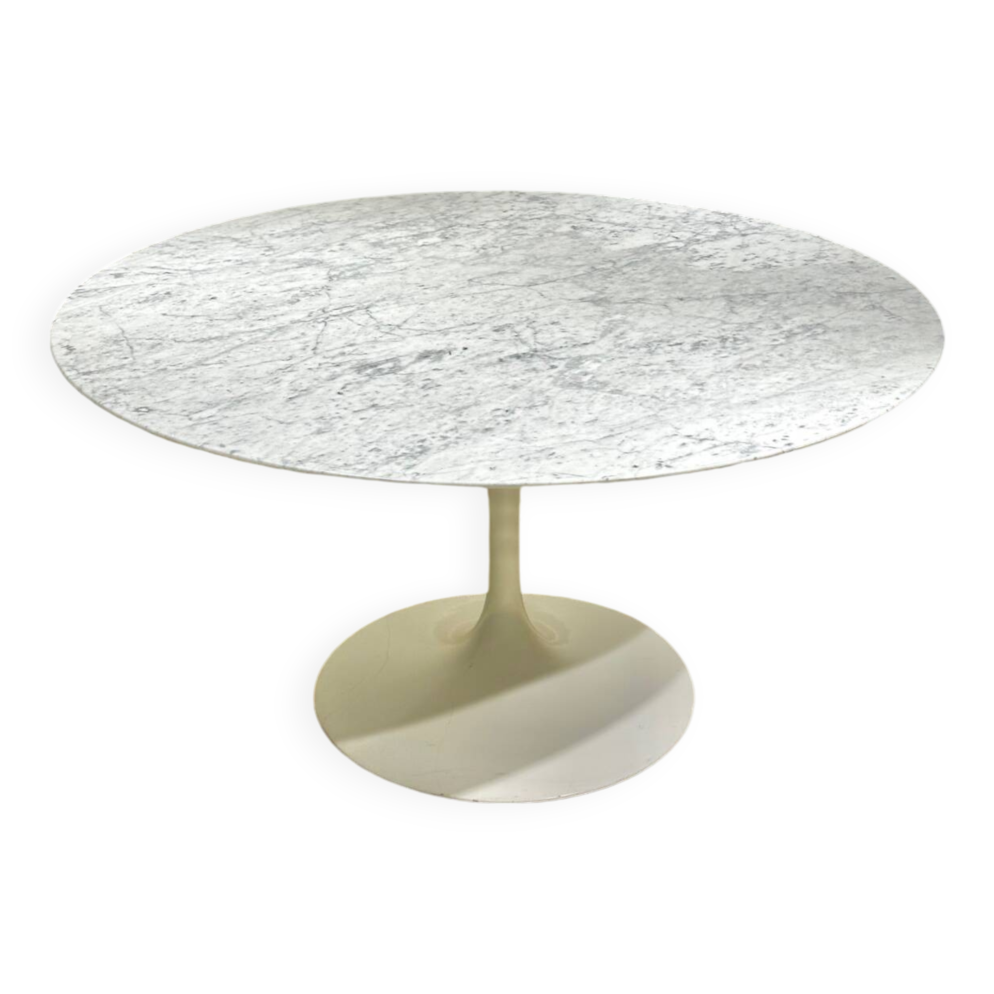 Knoll Saarinen Tulip Table 137cm in marble