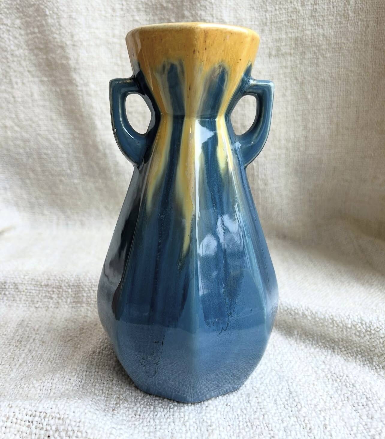 Art Deco vase by Gustave de Bruyn