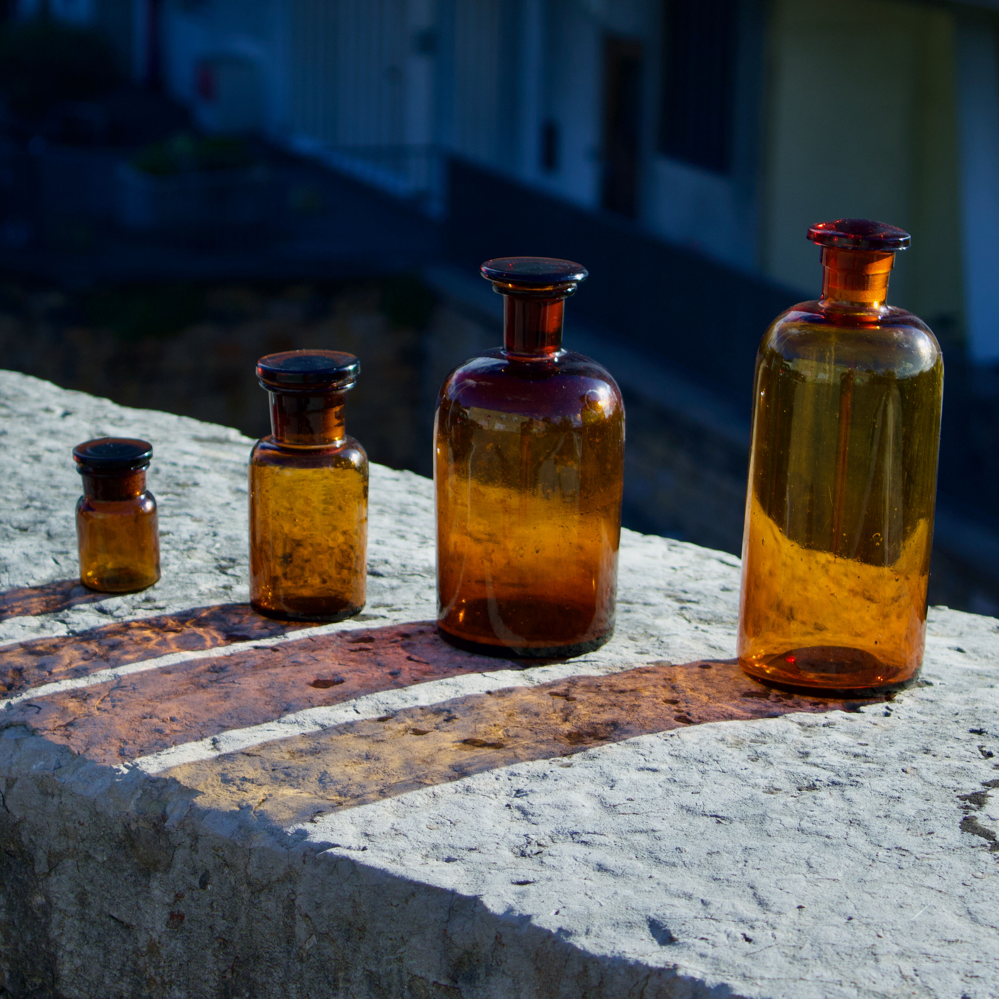 4 old apothecary bottles / amber glass pharmacy in perfect condition dated before 1960