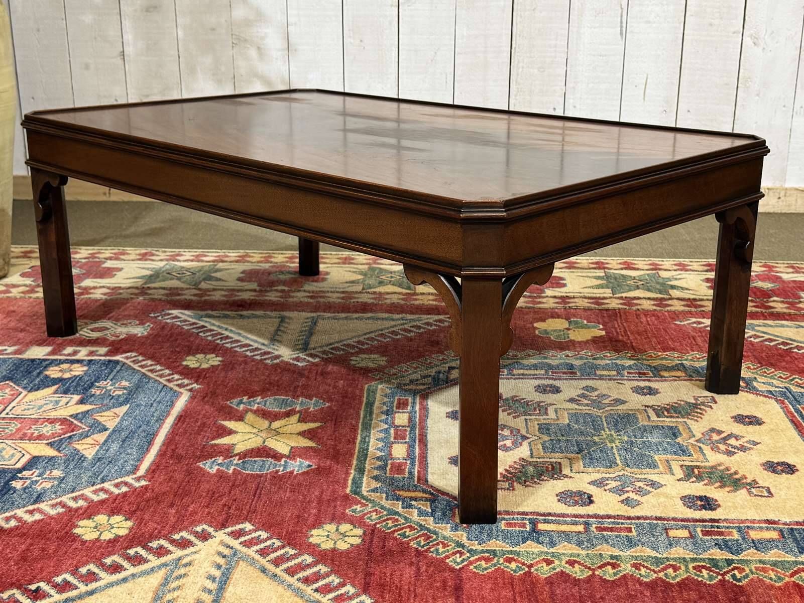 English coffee table in mahogany from the 1950s.