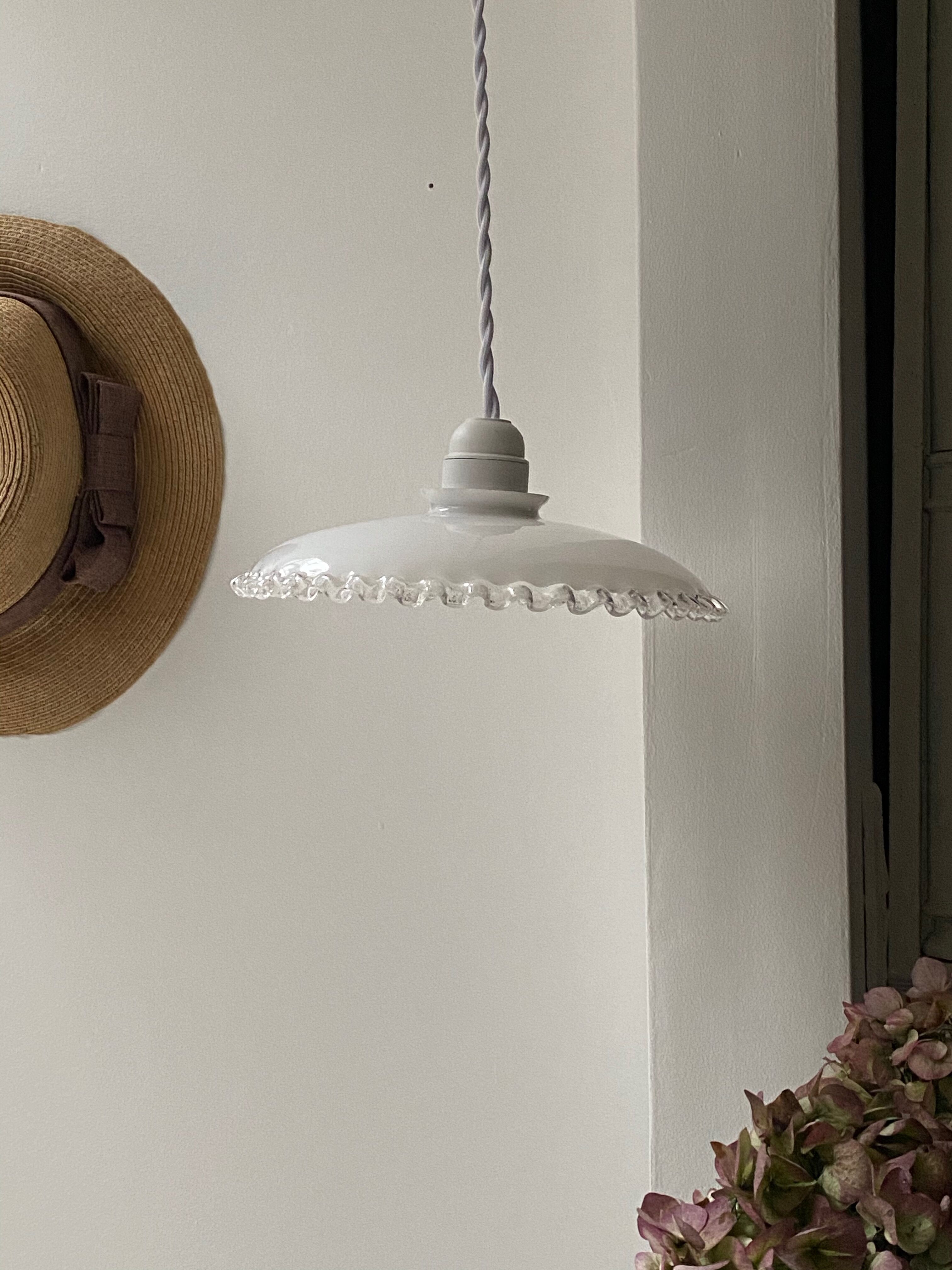 Suspension en opaline blanche
