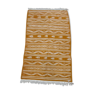 Tapis kilim jaune berbère traditionnel fait main en pure laine 190 × 110 cm