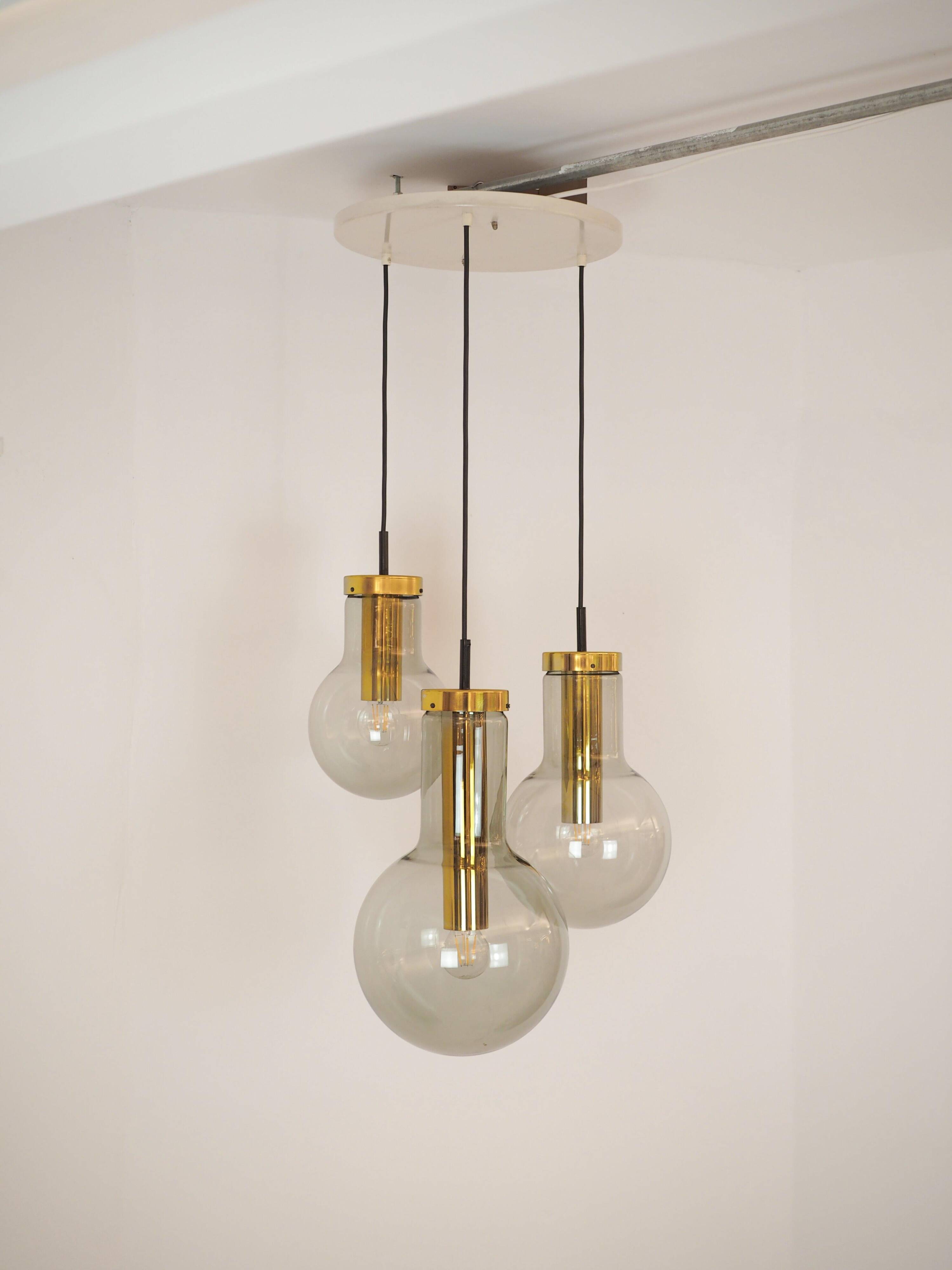 Rare Trio de lampes suspendues "Maxi Globe Lighting" par RAAK Amsterdam, années 1960