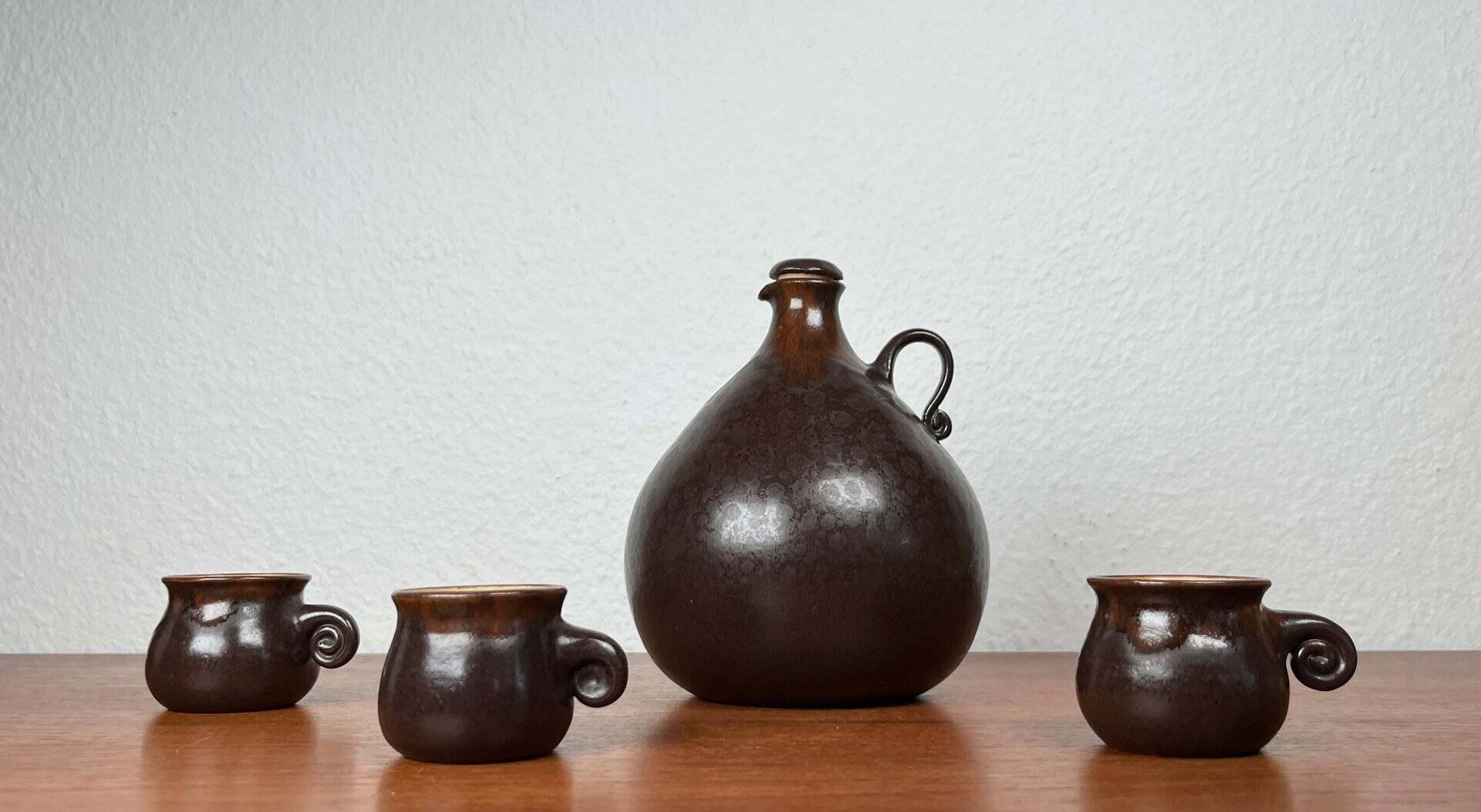 Mid-Century Modern German Studio Pottery Jug with Mugs by Melitta Teubner, 1960s, Set of 4