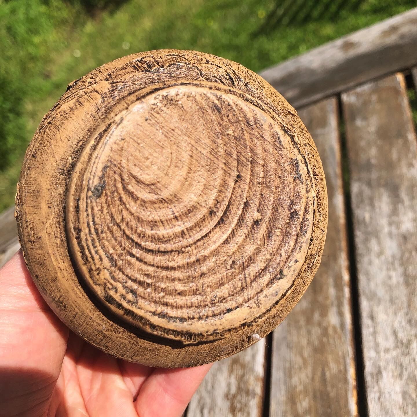 Brutalist sandstone soliflora