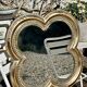 Miroir trèfle en métal doré patiné Diam 66 cm