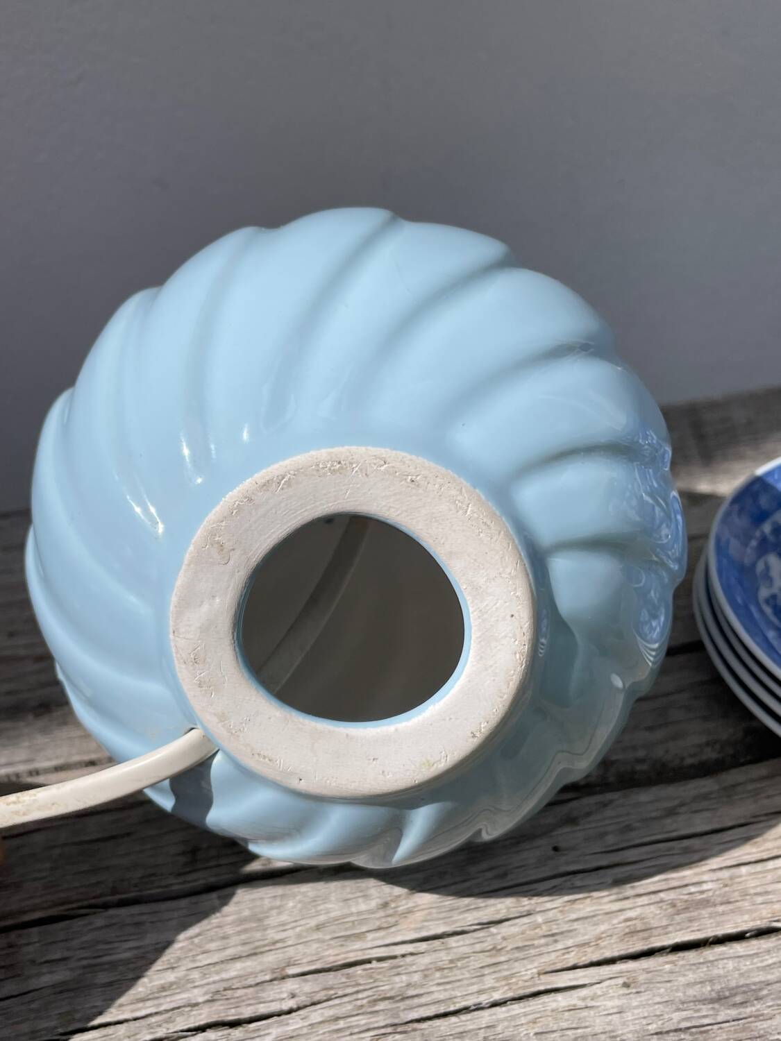 Romantic blue and pink ceramic lamp