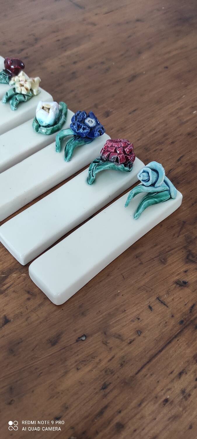 Ceramic knife holder