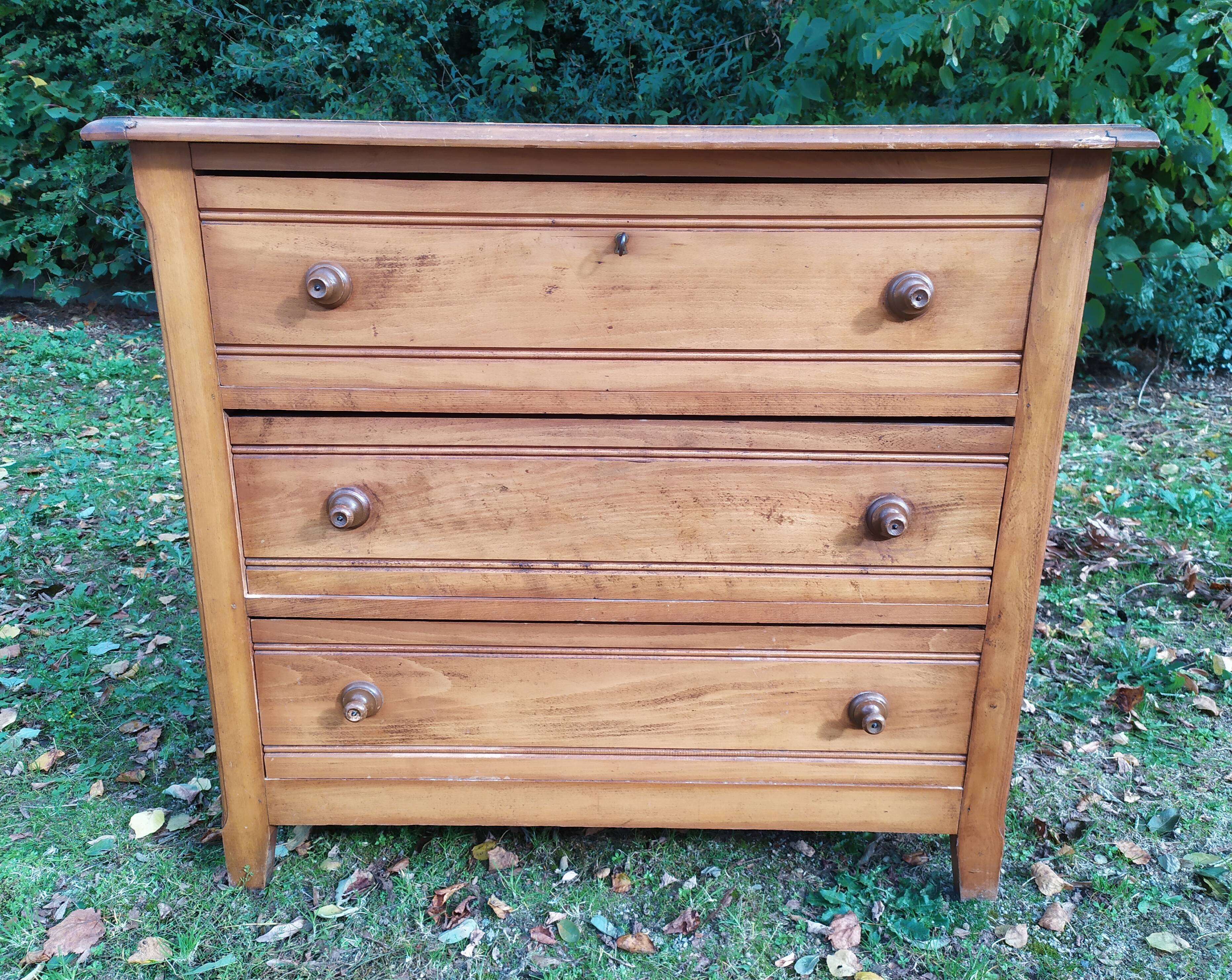 Vintage pine chest of drawers