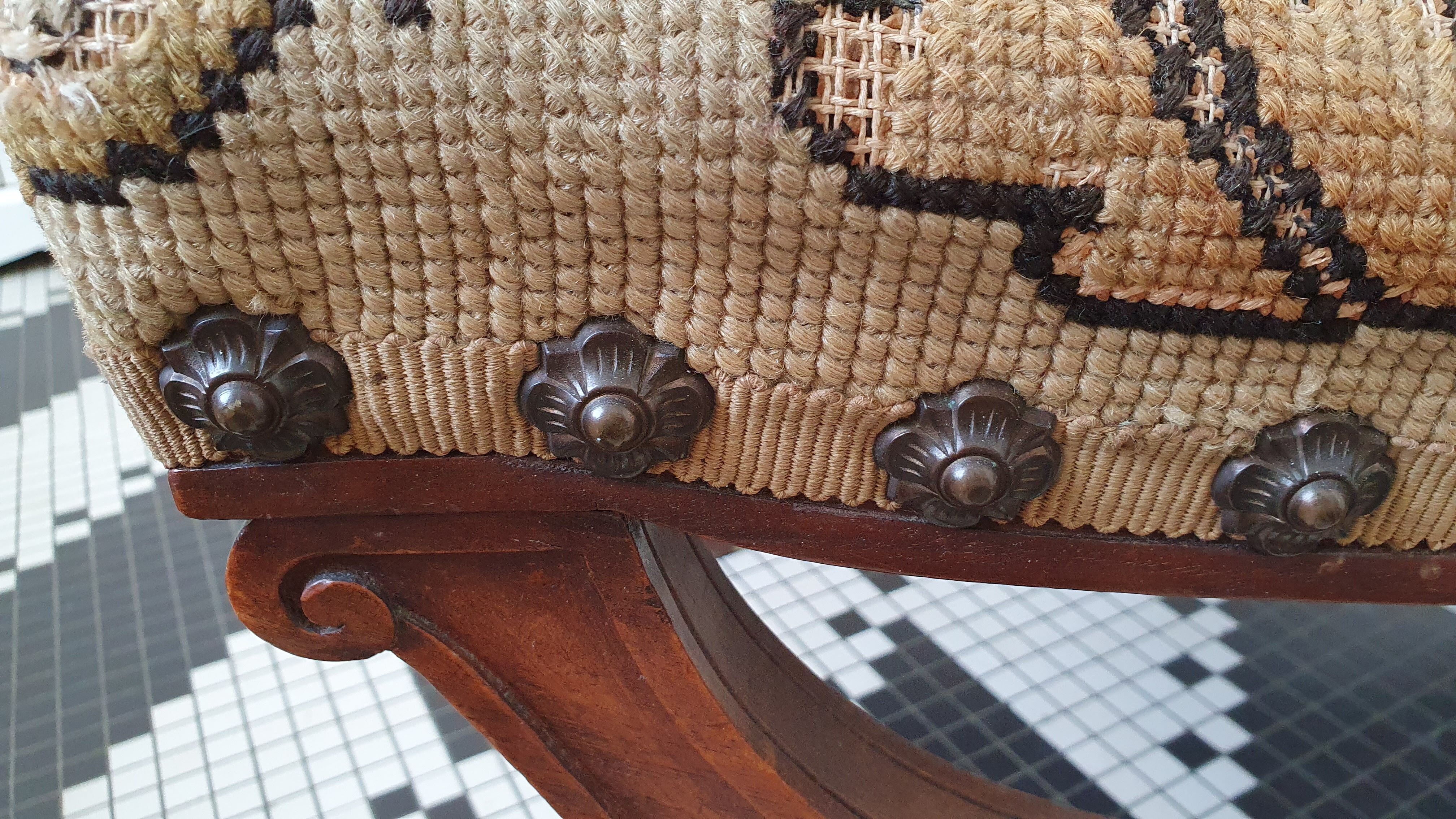 Feet rest curule