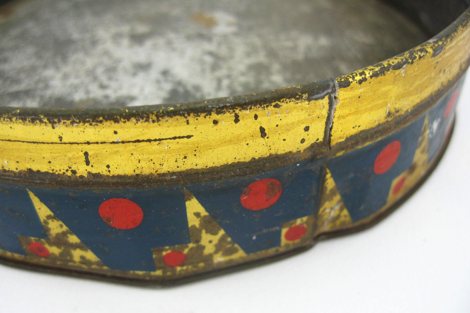 Old box of candies in lithographed sheet metal - Basilica Sacred Heart Paris - vintage 30s