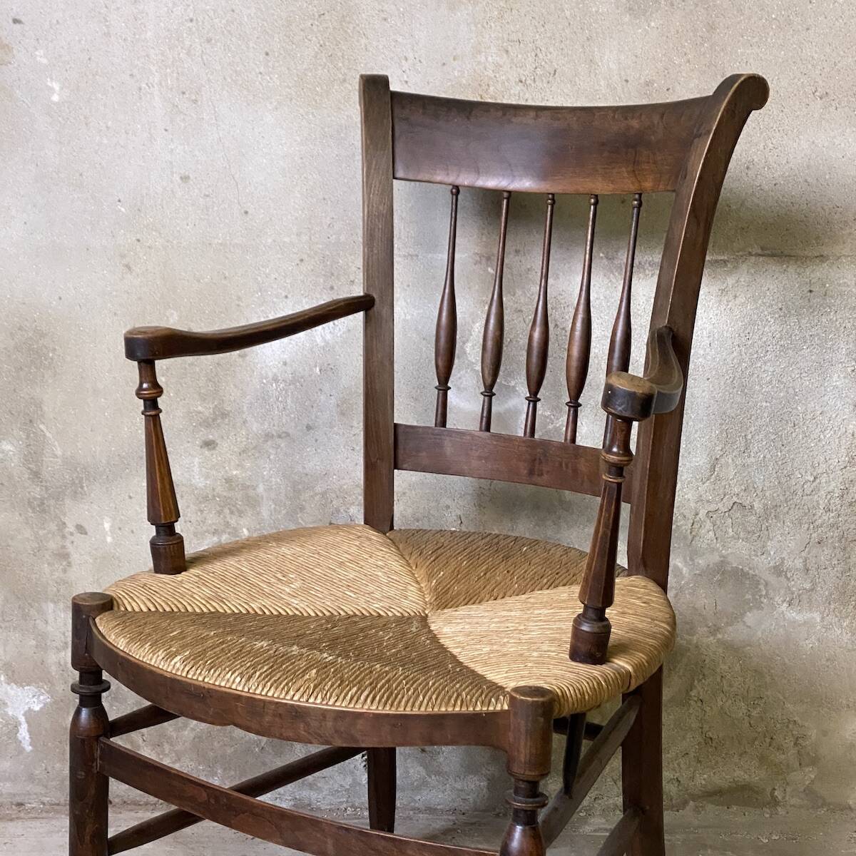 Provençal armchair in wood and straw