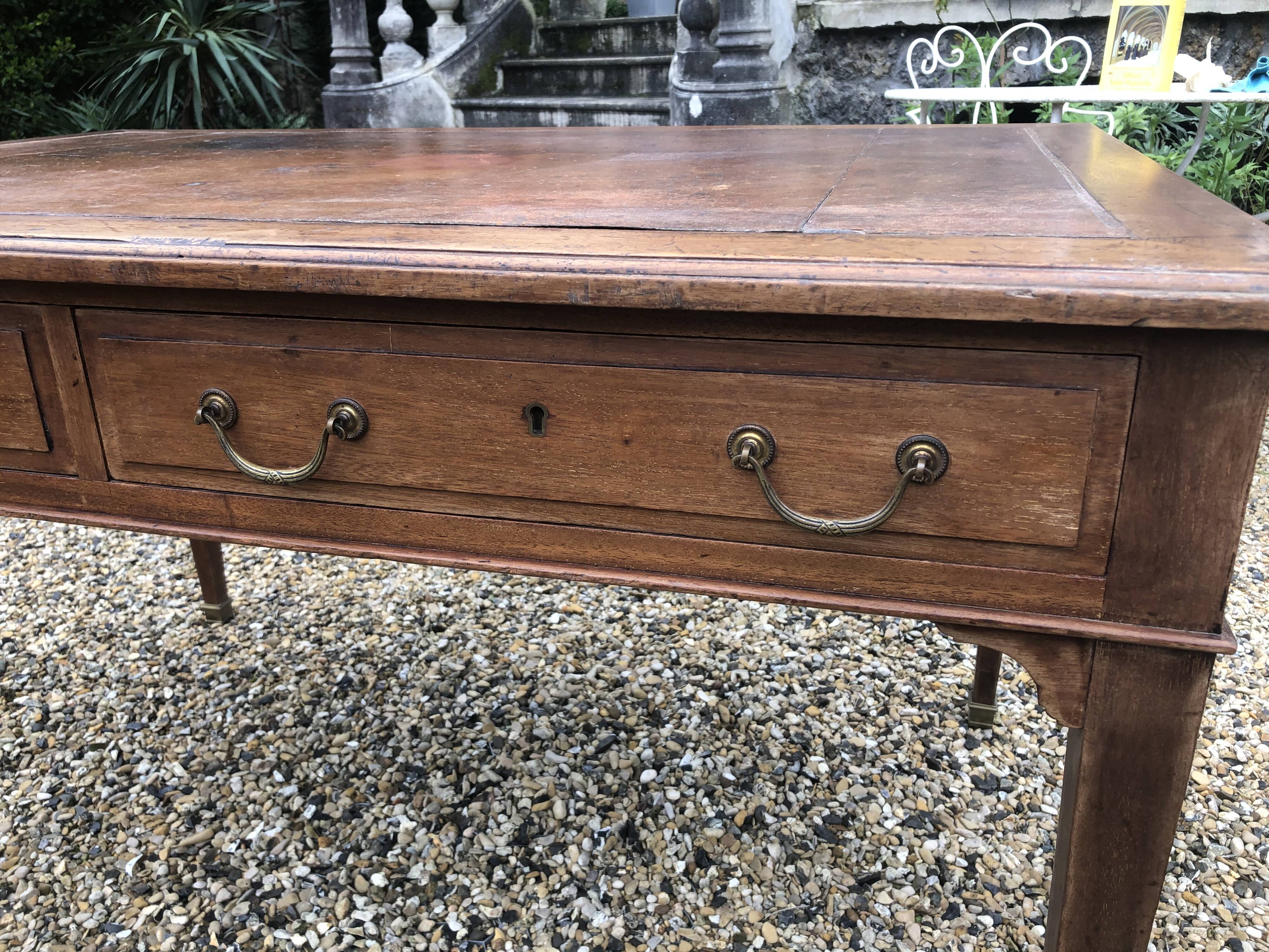 Bureau style Louis XVI