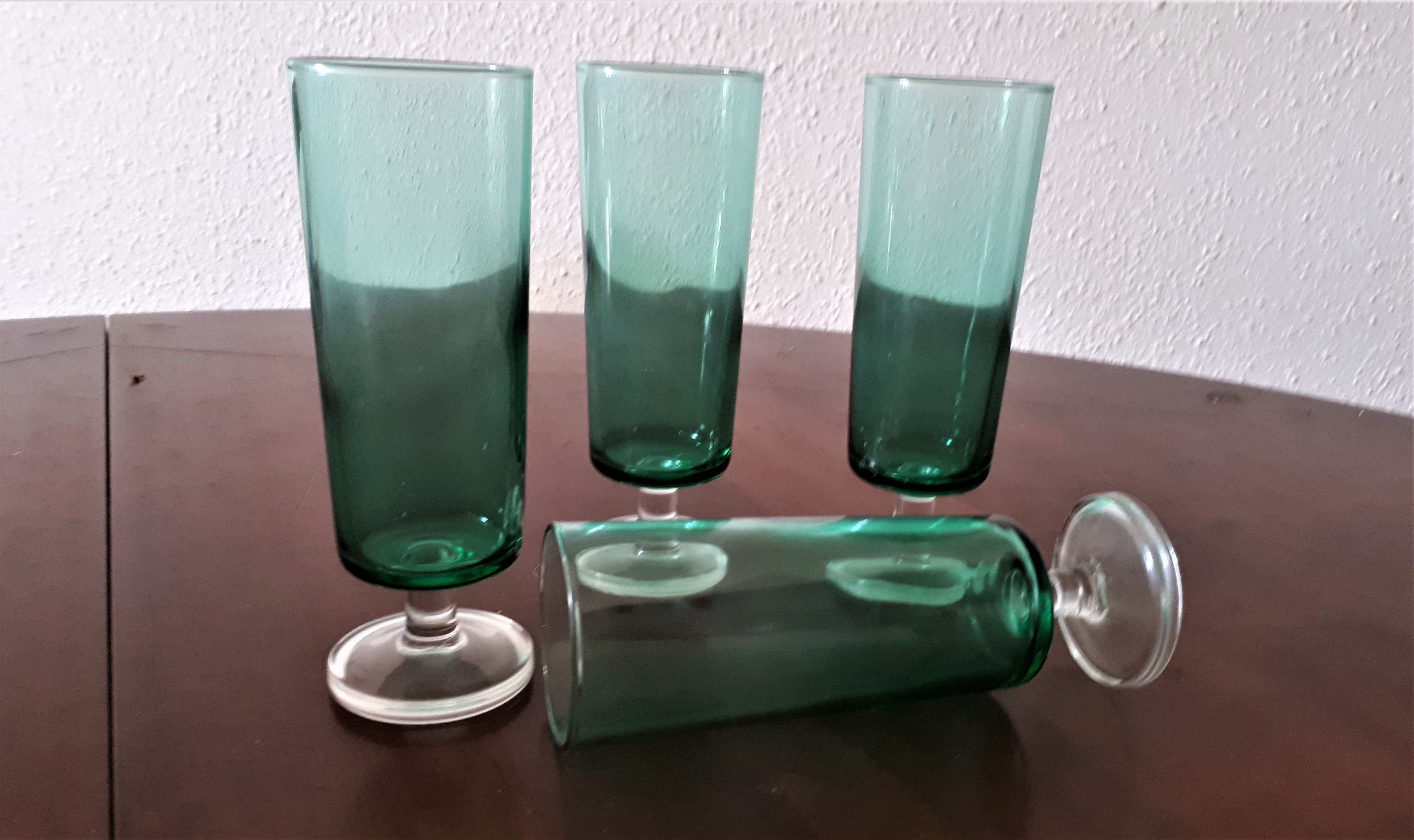 Set of 4 vintage champagne flutes LUMINARC