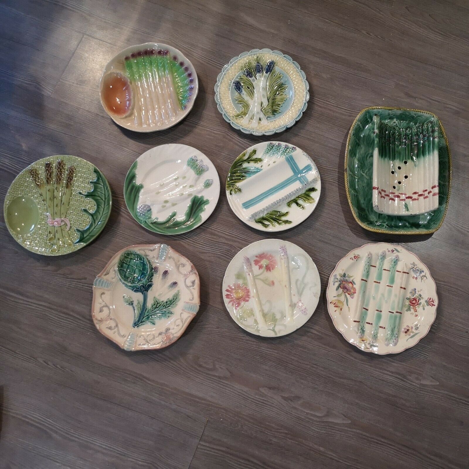 Set of 9 dishes and majolica asparagus plates from different manufactures