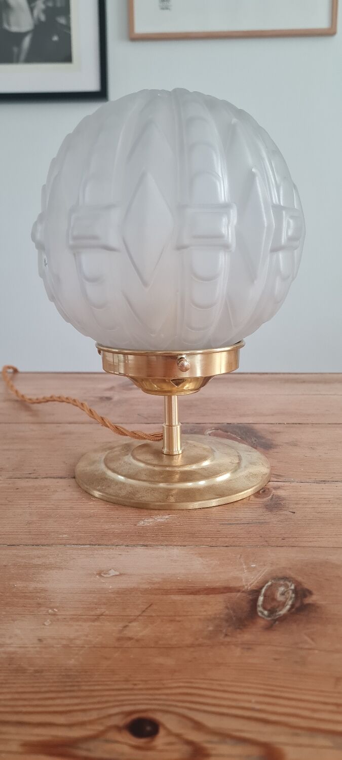 Table lamp in pressed glass