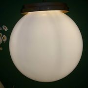 Suspension globe vintage XL en opaline blanche