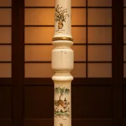 Lampadaire antique japonais peint à la main blanc et or (nouvel abat-jour)