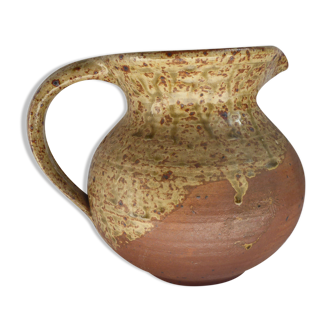 Signed vernissé sandstone pitcher