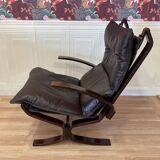 Pair of "Scandinavian design" leather armchairs, 1950s "Ingmar Relling" style.