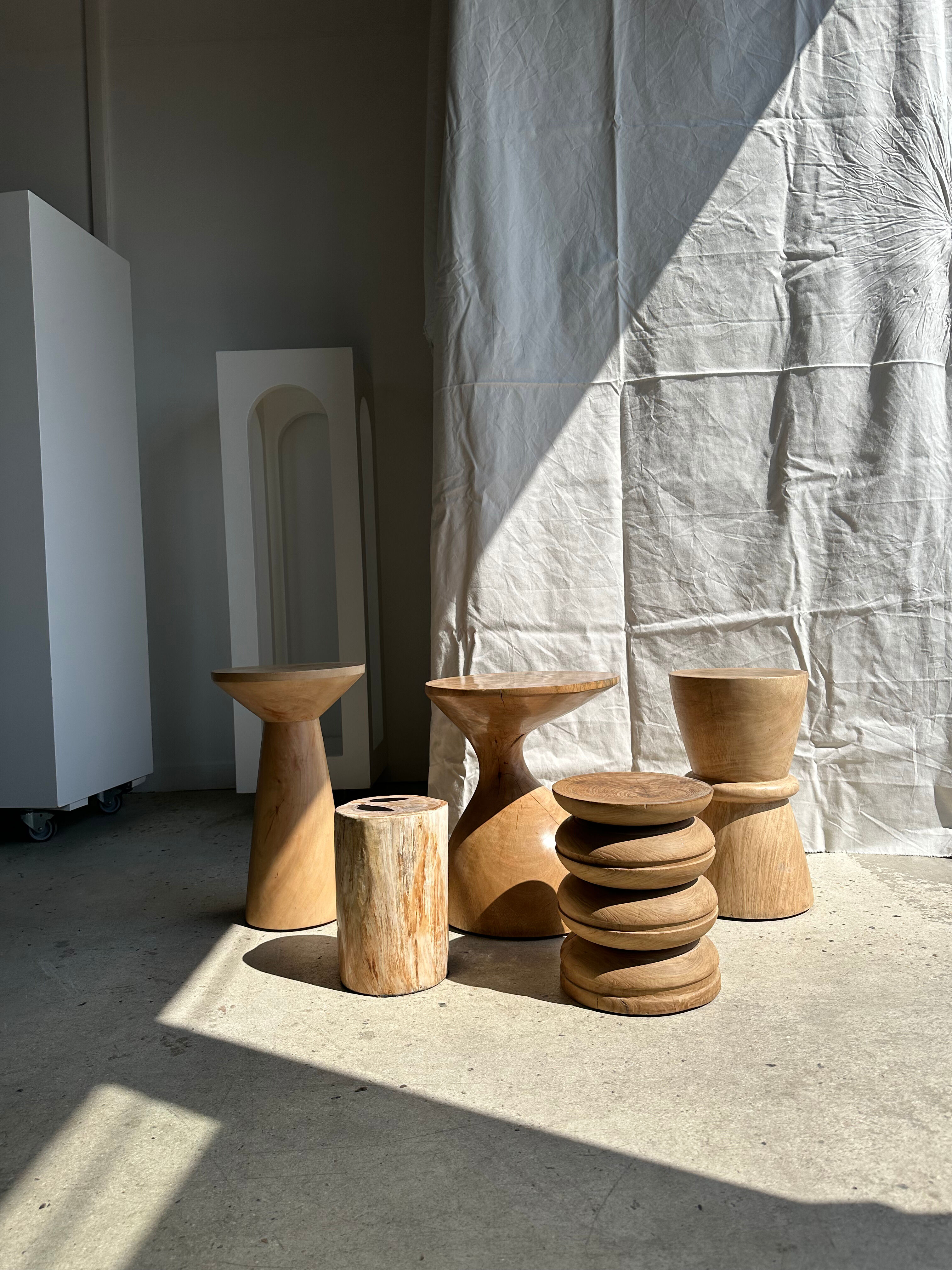 Side table, end of sofa in natural mango monoxyl conical tray H:50cm