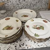 Set of 8 flat plates, 8 deep plates and one L’amandinoise vegetable dish.