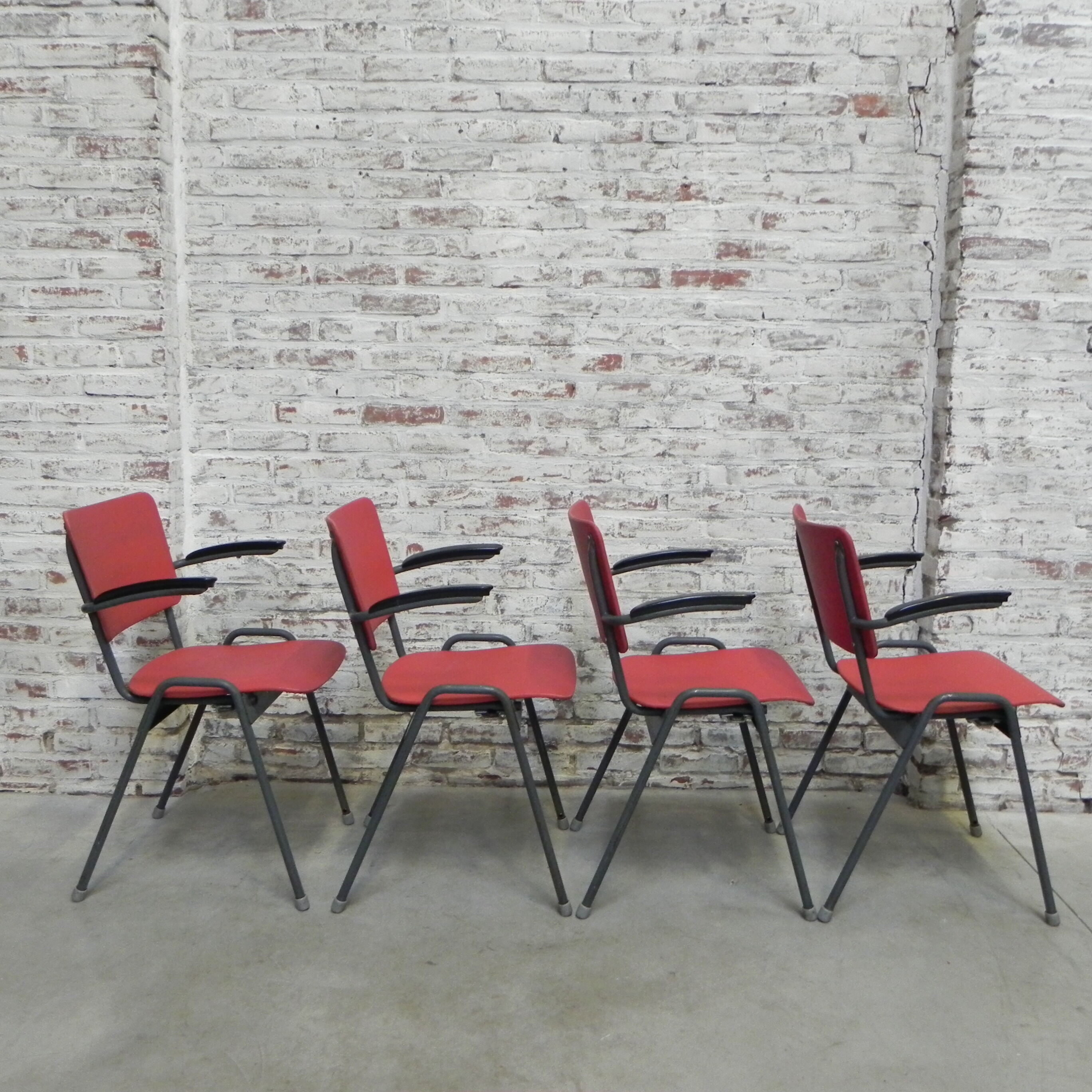 Set de 4 chaises de table vintage avec accoudoirs