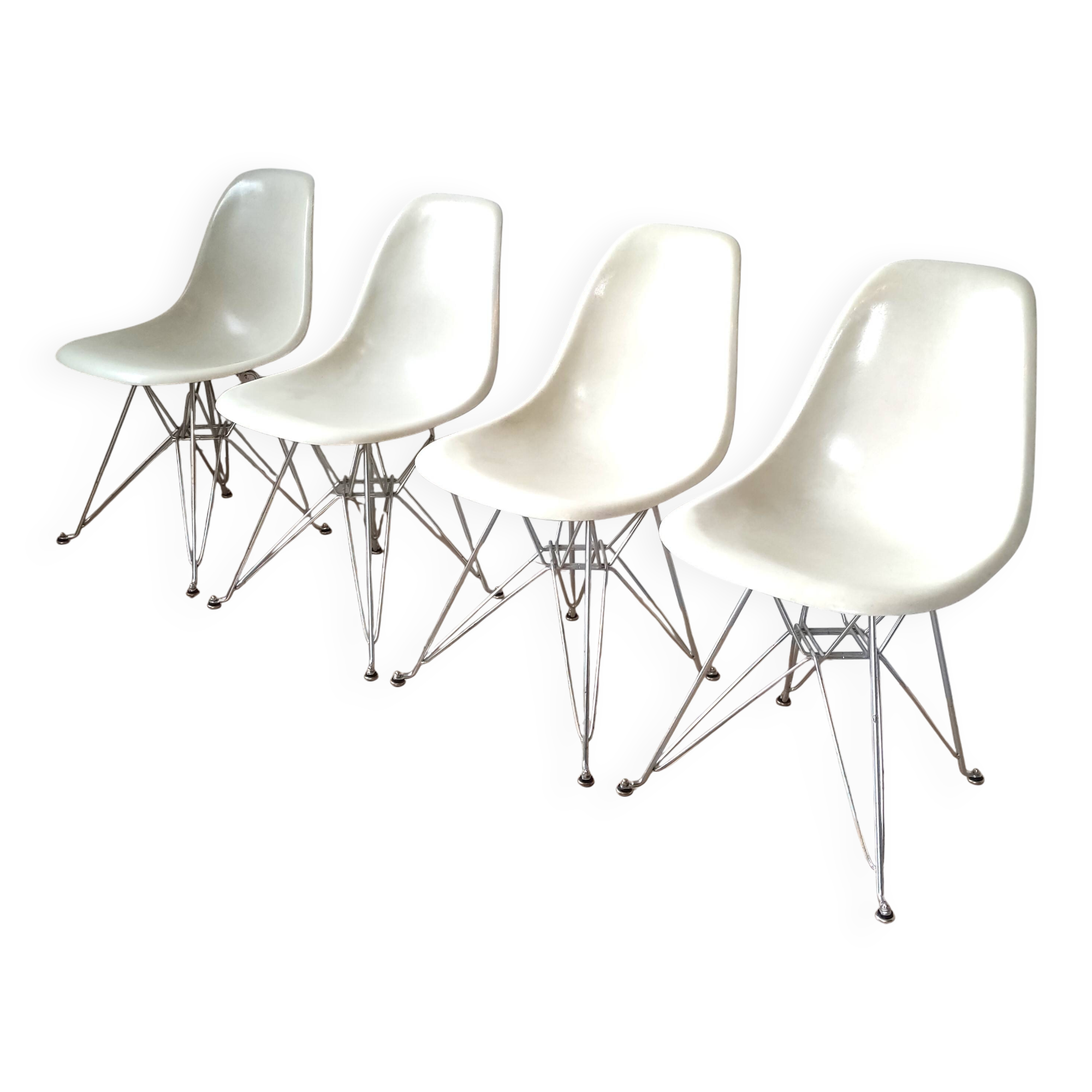 Vintage set of 4 fiberglass dining chairs by Eames – Herman Miller