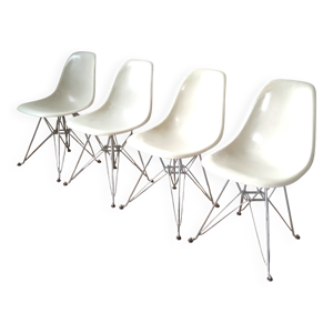 Ensemble 4 chaises salle à manger vintage en fibre verre par Eames – Herman Miller