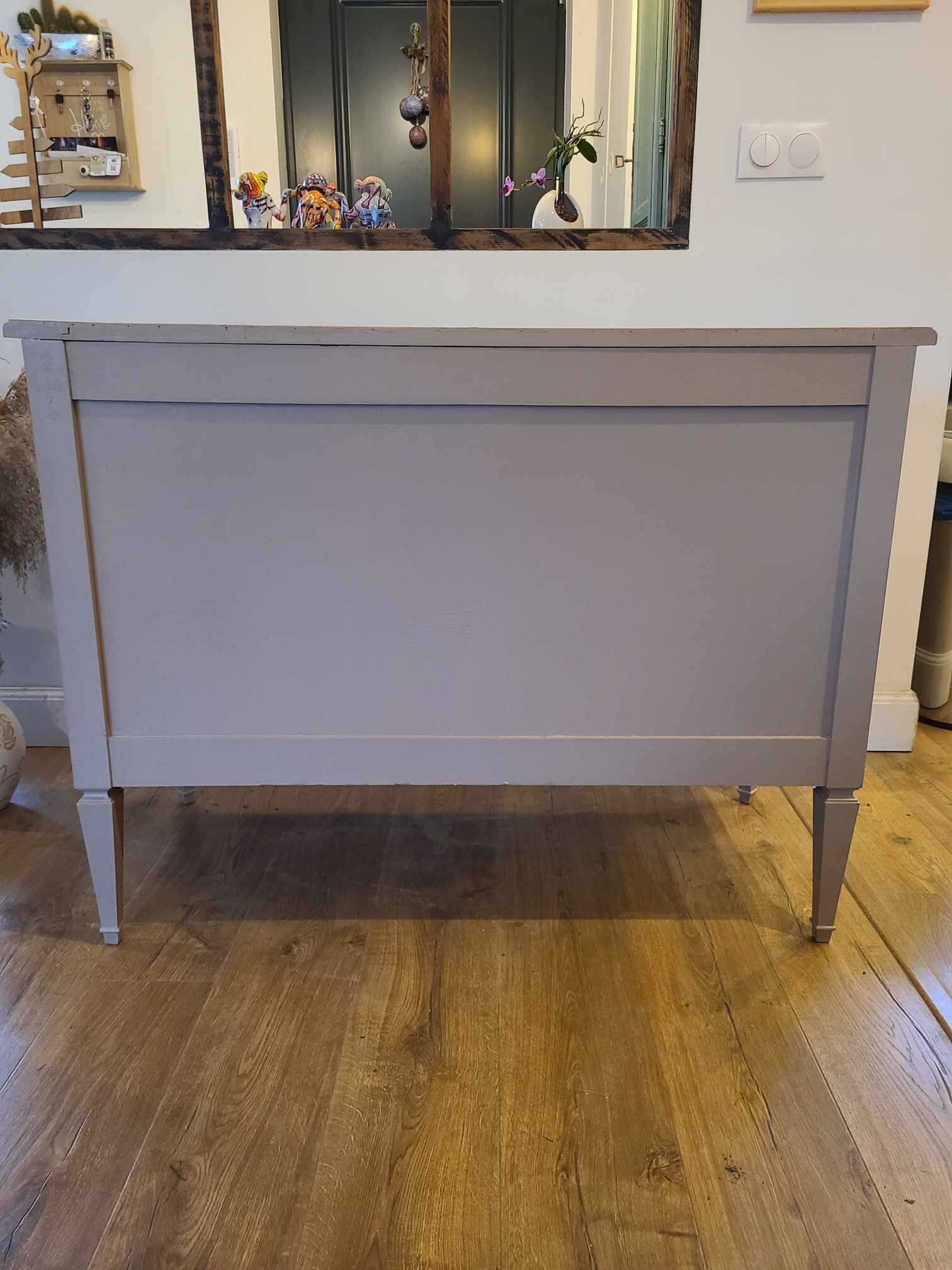 Commode en bois peint
