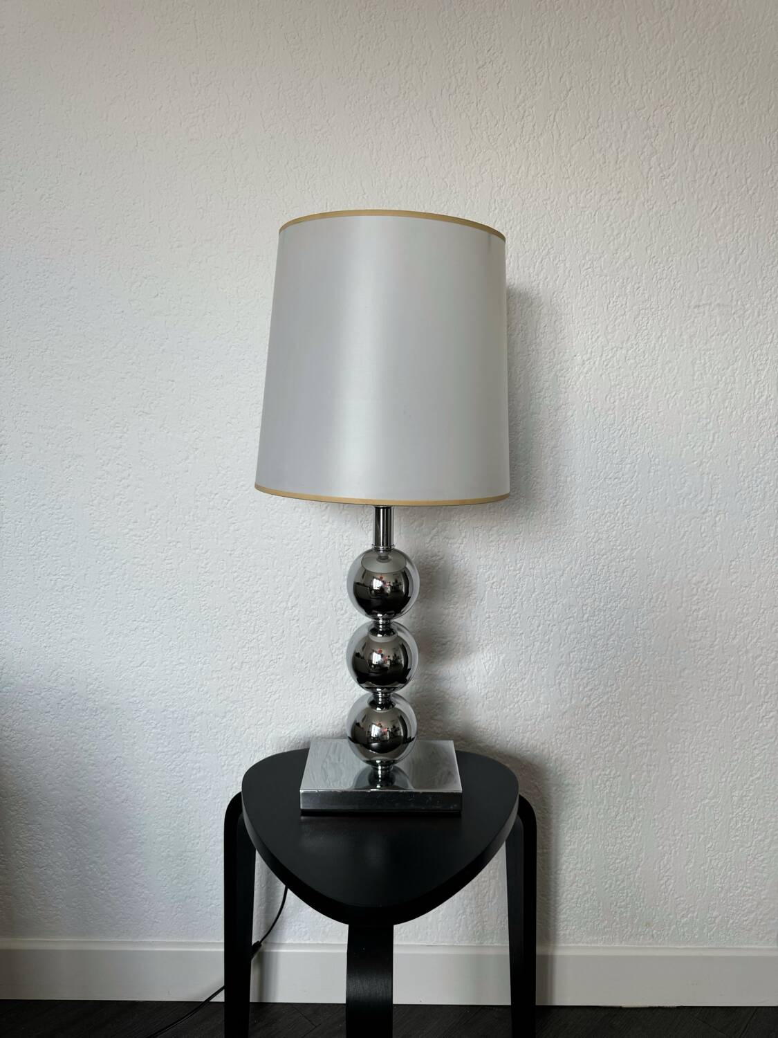 Lampe vintage années 80 en métal chromé à trois globes