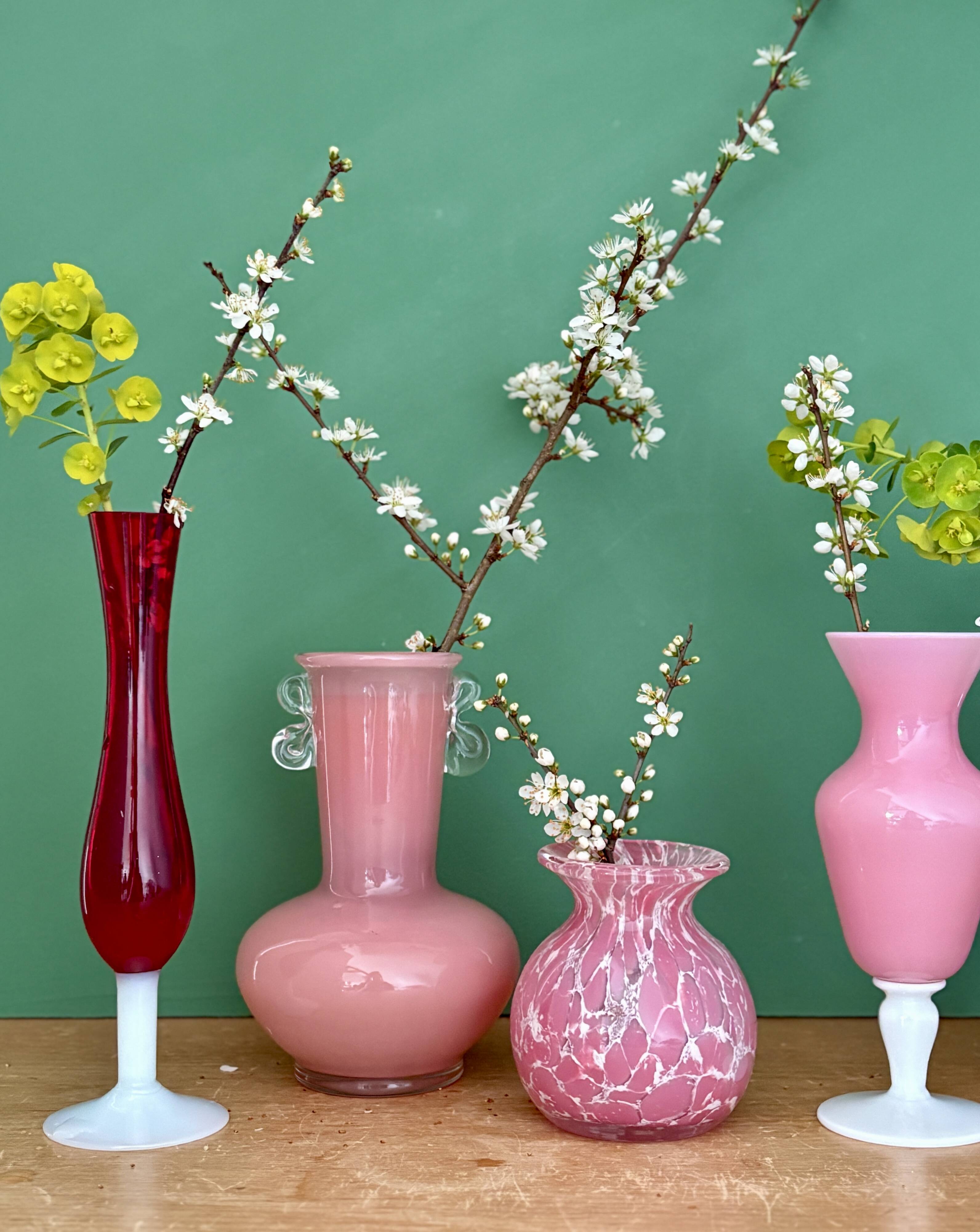 Set of 5 antique vases/soliflores in opaline and pink and red glass.