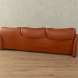 "675 maralunga" sofa by vico magistretti for cassina