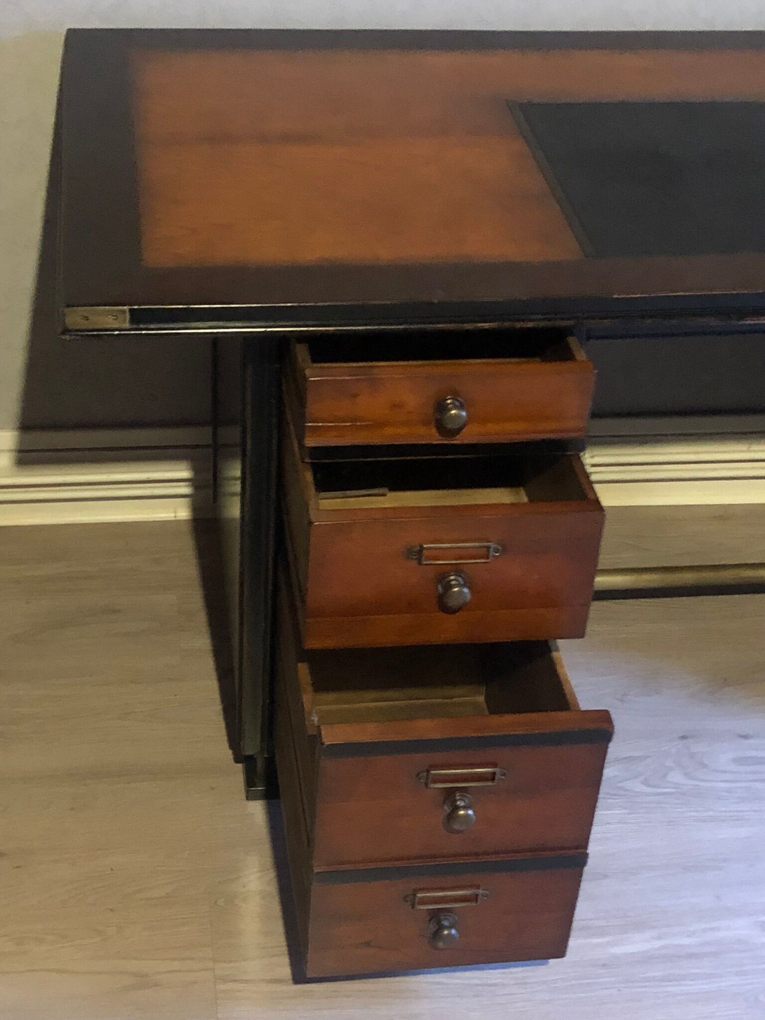 Captain's office per mare per terram