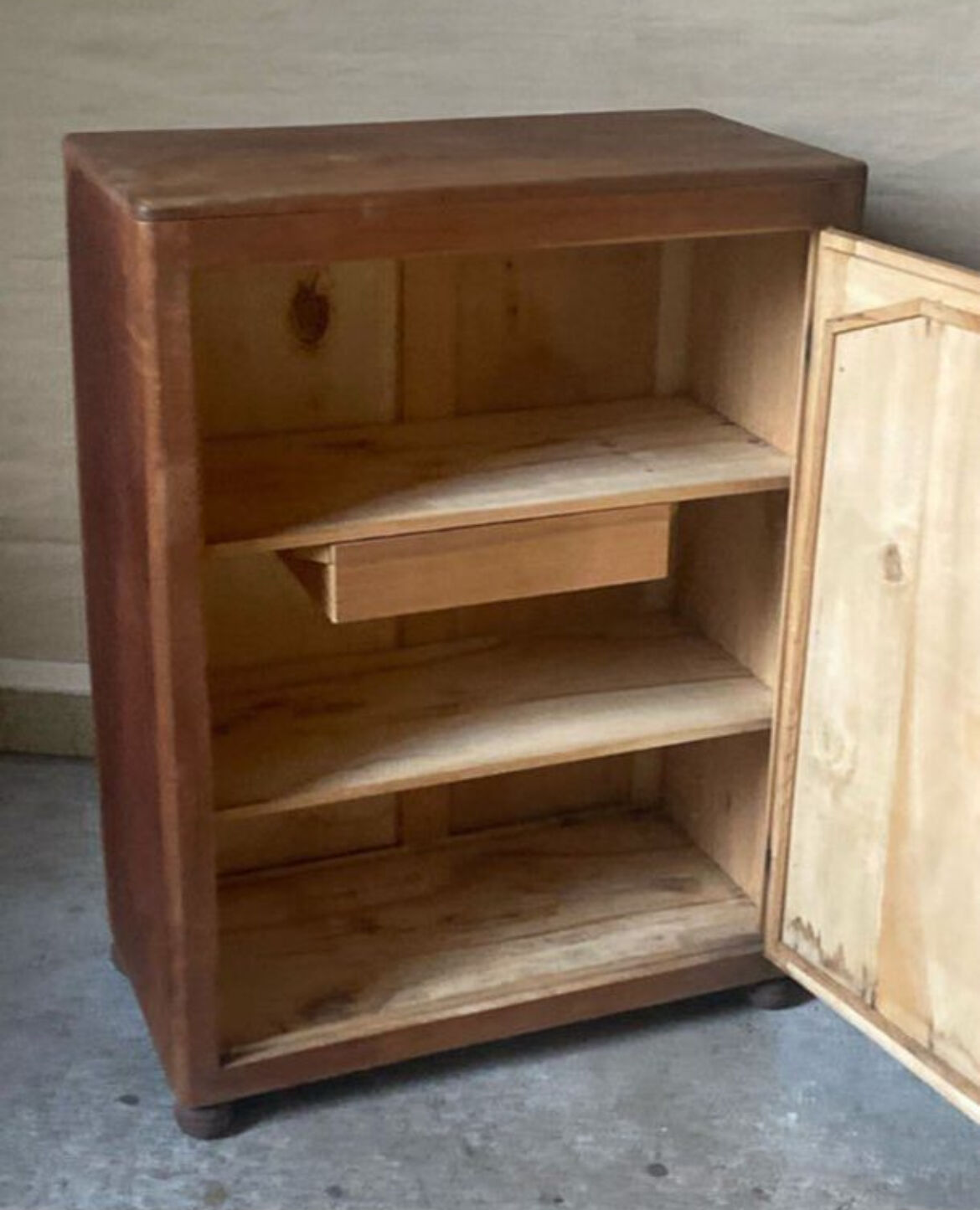 Compact Parisian buffet