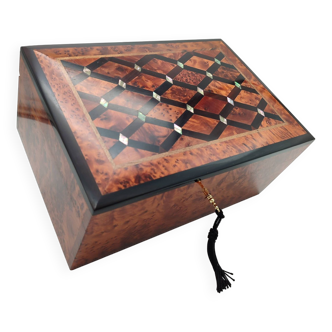 Thuya wood jewelry box with key (Marked in ACCACIA AND PEARLS)