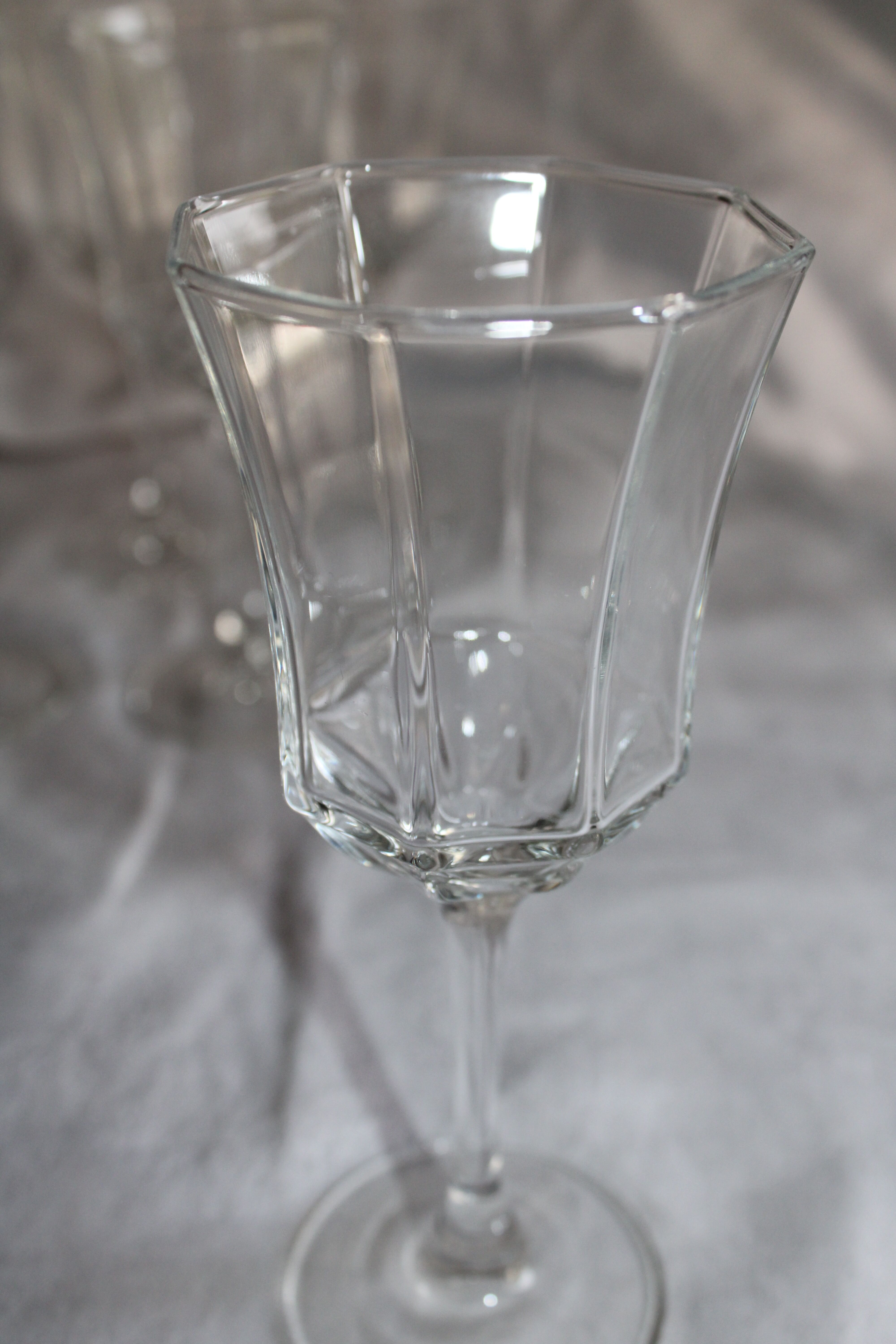 Lot of 11 Octime Luminarc white wine glasses